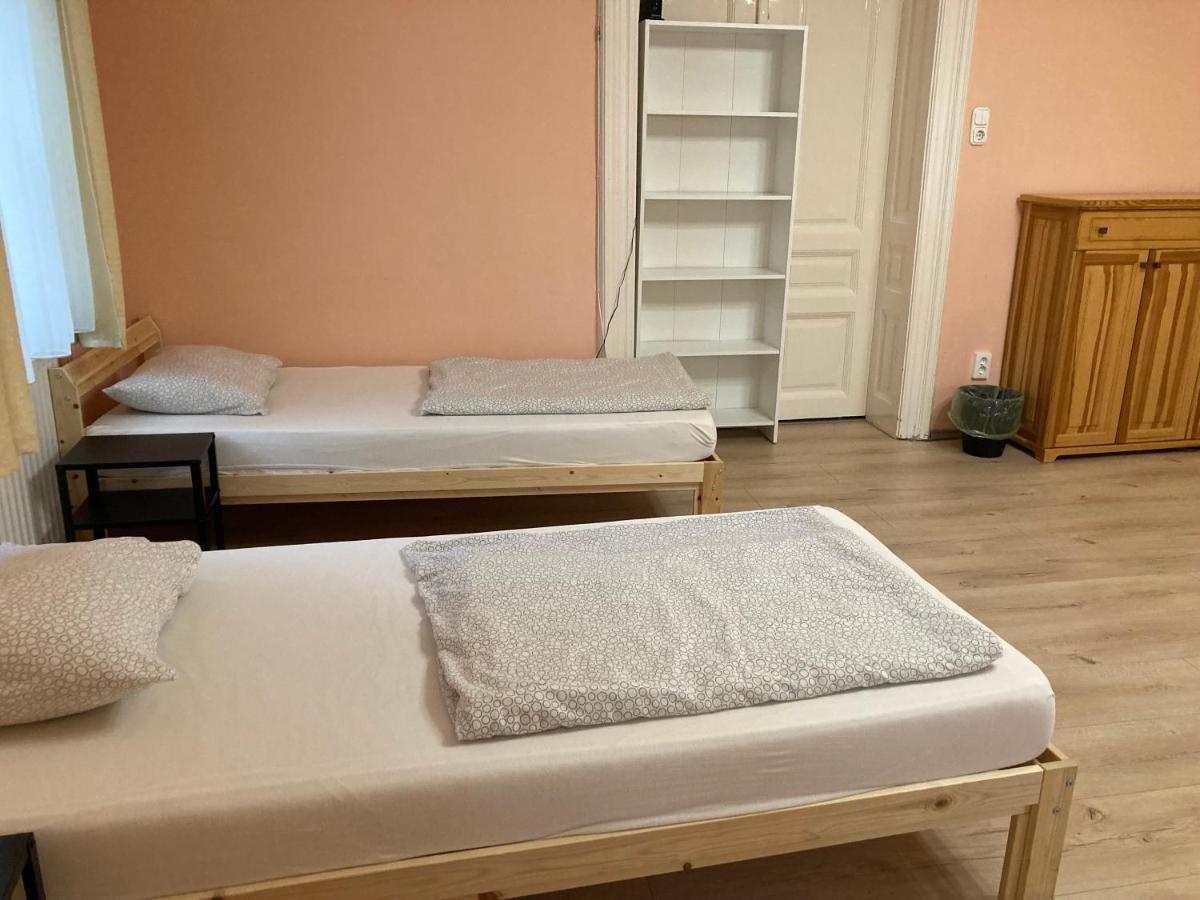 Gogol24 Hostel Szeged Ngoại thất bức ảnh