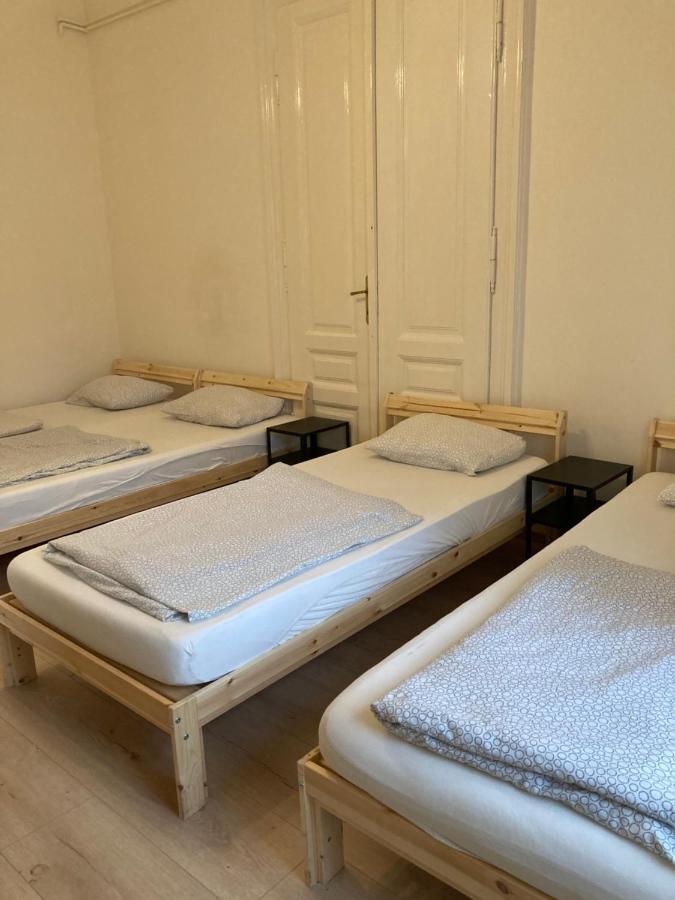 Gogol24 Hostel Szeged Ngoại thất bức ảnh