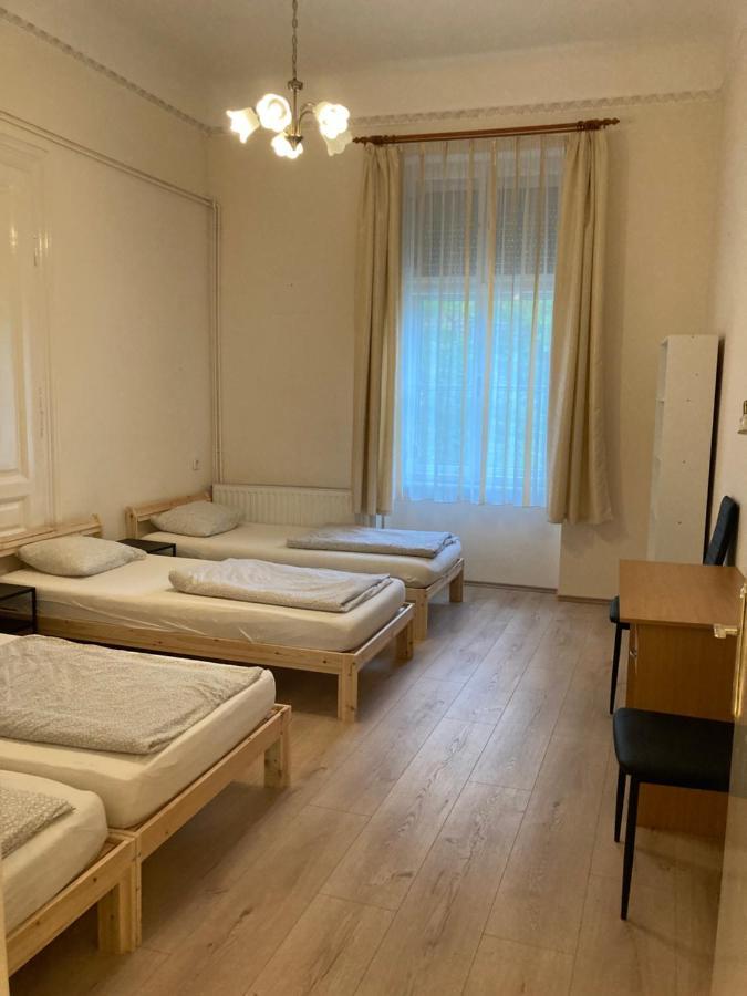 Gogol24 Hostel Szeged Ngoại thất bức ảnh