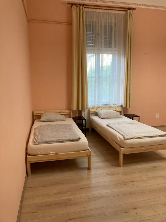 Gogol24 Hostel Szeged Ngoại thất bức ảnh